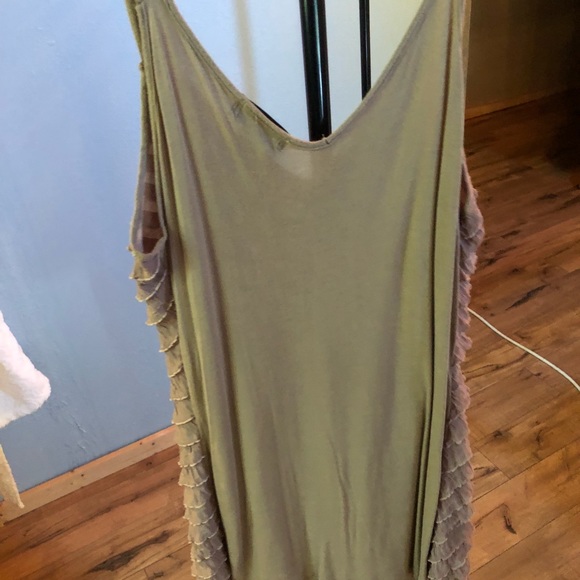 Ruffle camisole, flirty and fun! - Picture 4 of 9